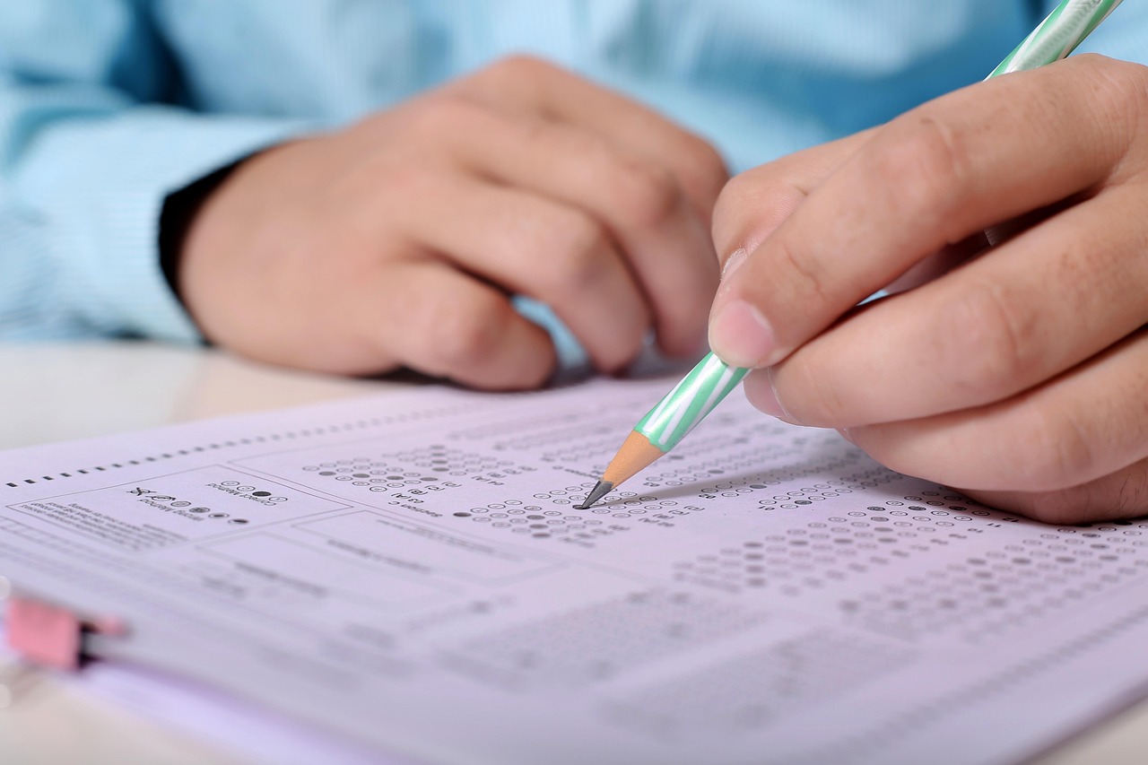 man, men, hand, person, people, male, portrait, human, adult, business, young, fill, sheet, paper, pencil, work, office, educate, exam, circle, filed, picture, desk, table, exam, exam, exam, exam, exam